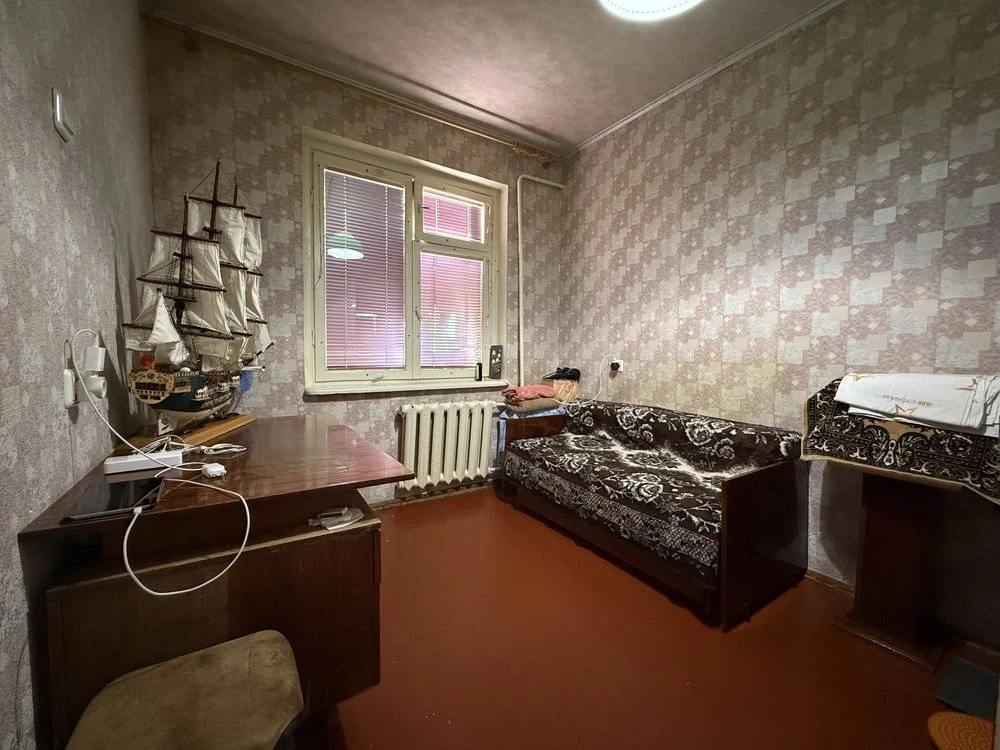 For sale spacious 4-bedroom apartment, Spasivska Street