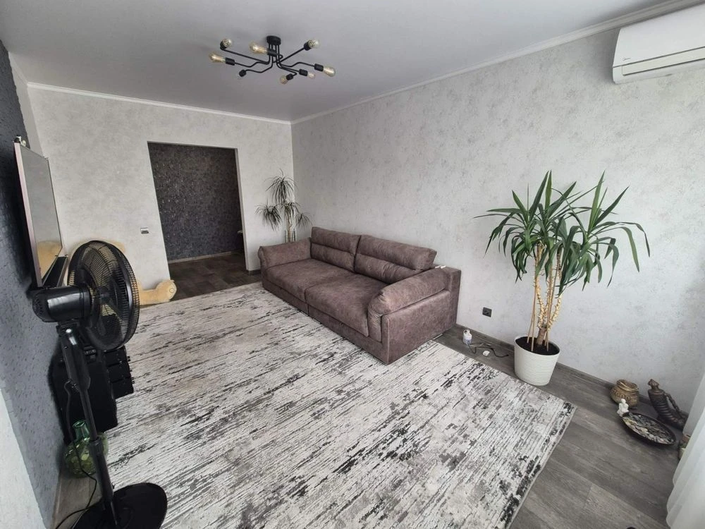 Apartment for Sale: Sunny 7, 3 rooms.