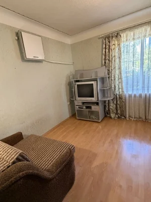 Продається 3-кімнатна квартира з автономним опаленням у Карачанах