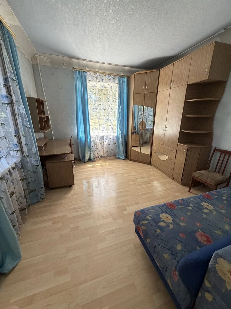Продається 3-кімнатна квартира з автономним опаленням у Карачанах