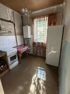 Продається 3-кімнатна квартира з автономним опаленням у Карачанах