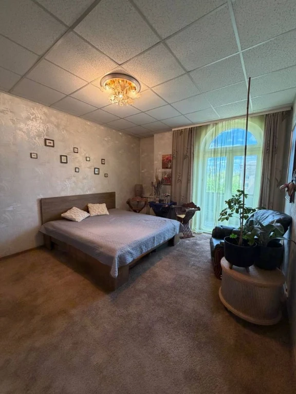 For Sale: 5-room apartment near Silpo