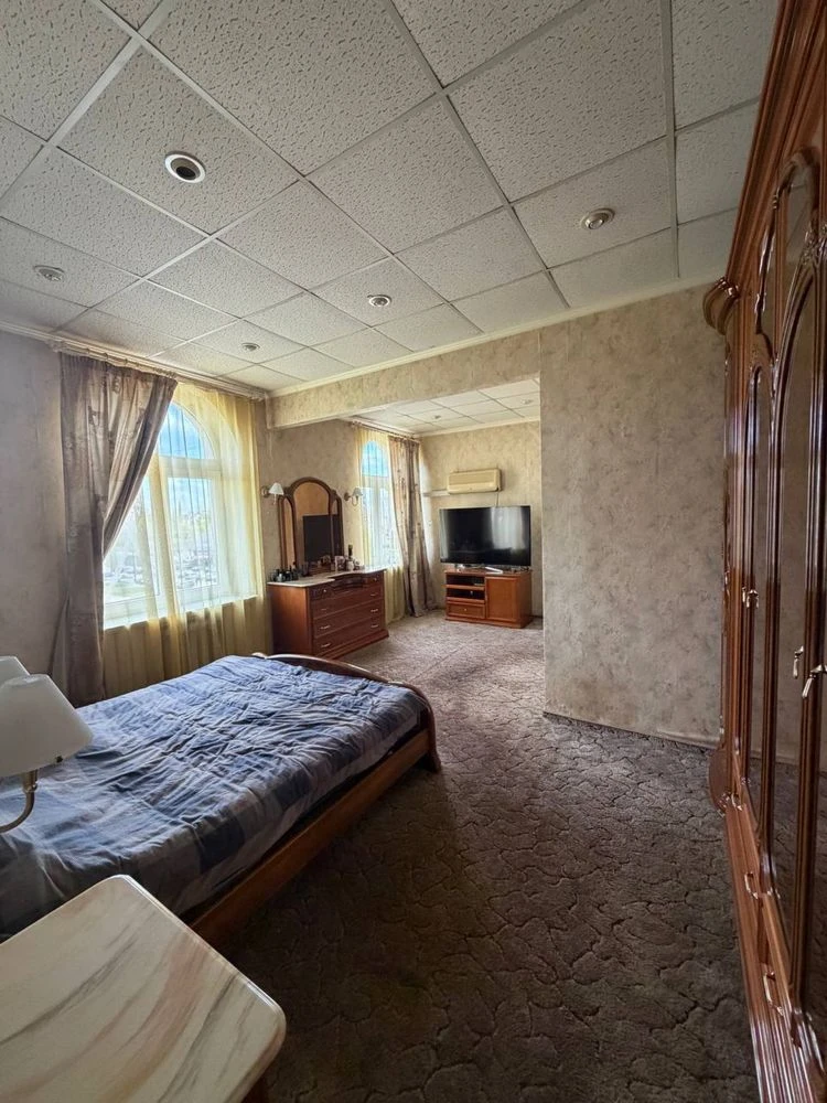 For Sale: 5-room apartment near Silpo