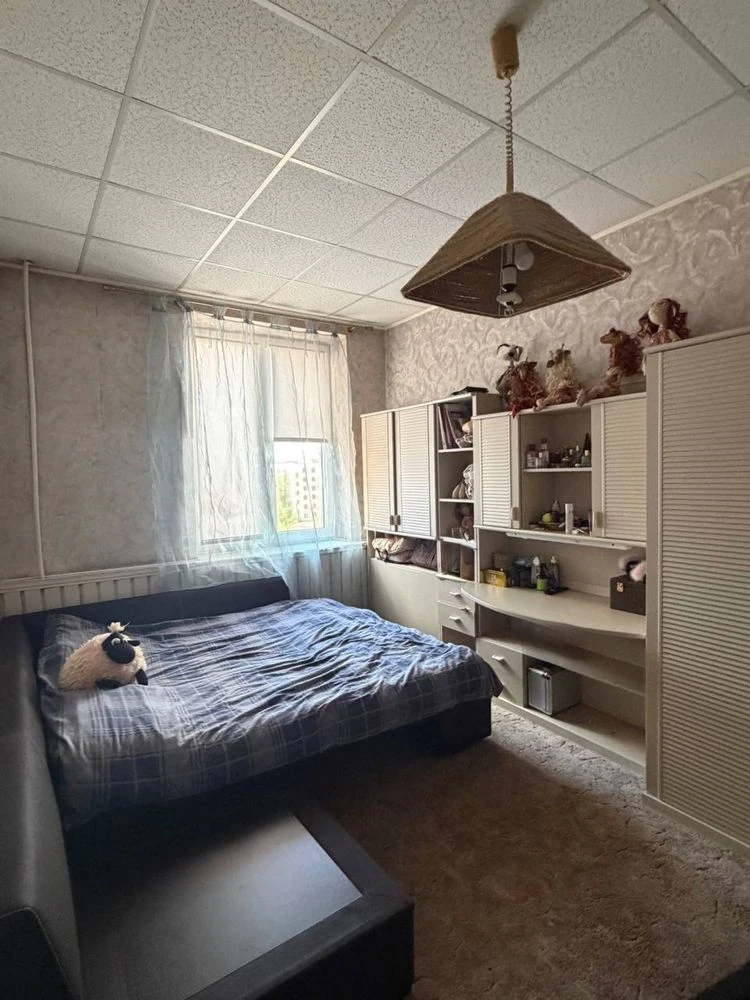 For Sale: 5-room apartment near Silpo