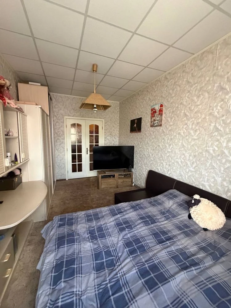 For Sale: 5-room apartment near Silpo