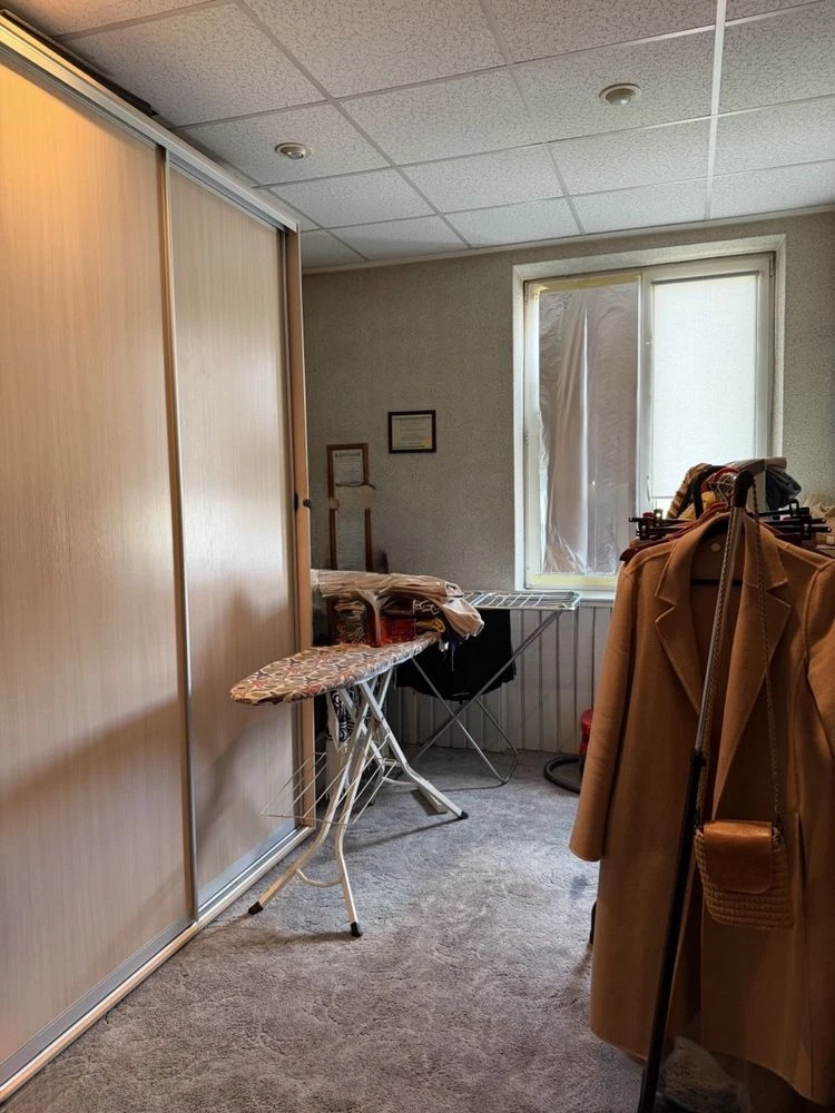 For Sale: 5-room apartment near Silpo
