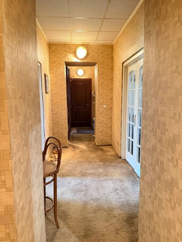 For Sale: 5-room apartment near Silpo