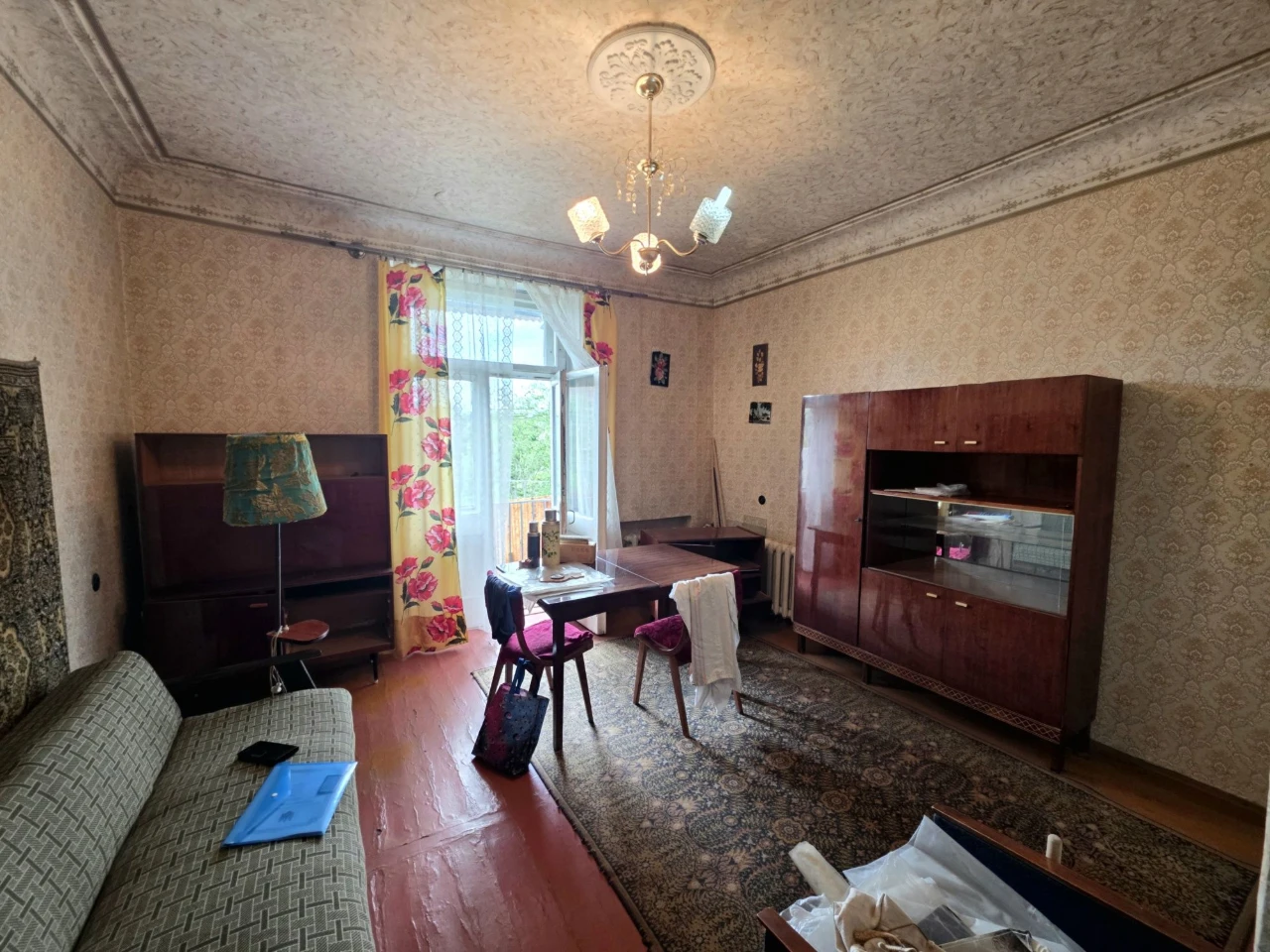2-кімнатна "сталінська" квартира, вул. Добролюбова, 15, район ЮГОК
