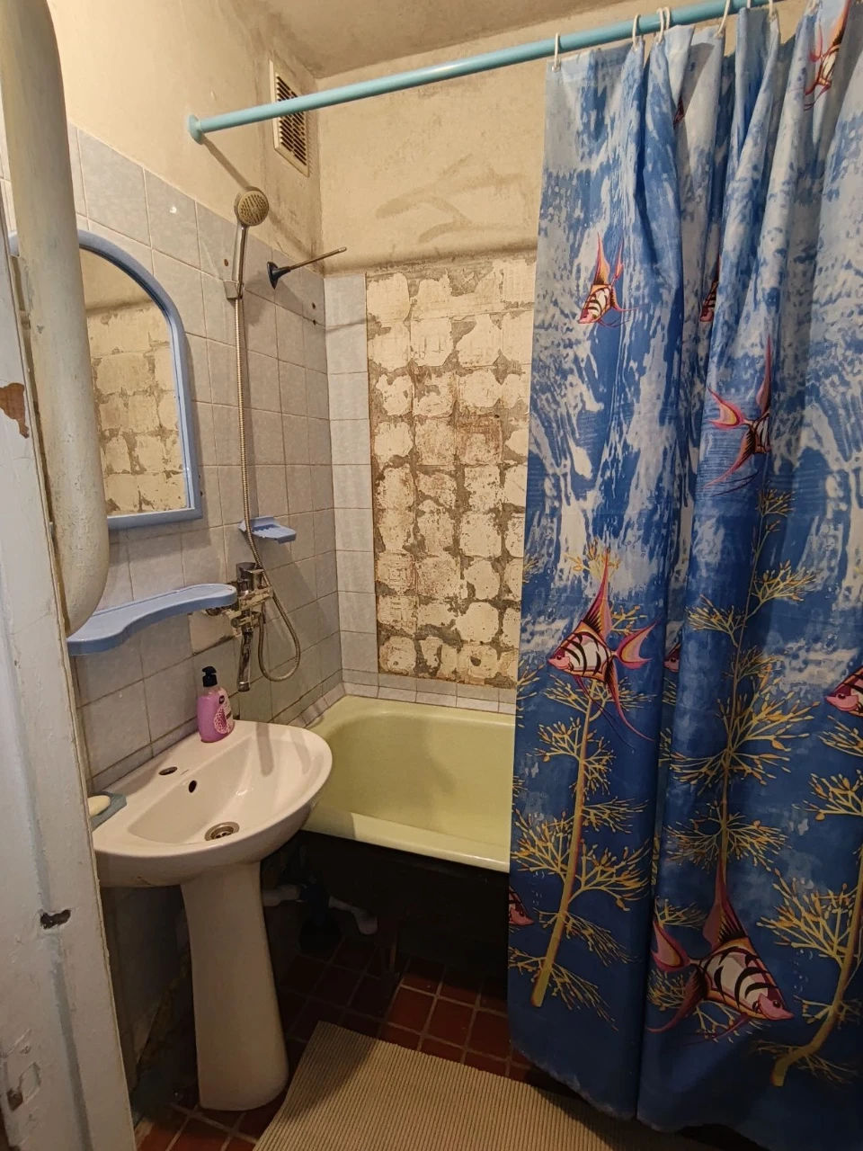 Продам 2 ком.квартиру на Восточном -1( возле " Абсолюта")
