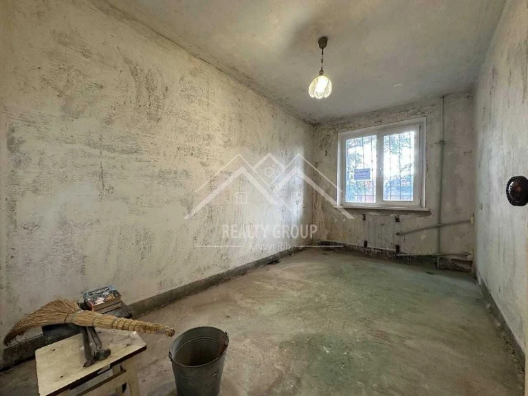 Sale of a 2-bedroom apartment for renovation on Myru Avenue (95th district)