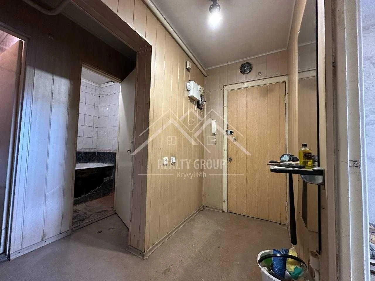 Продажа 2-комнатной квартиры под ремонт в Миро (95-й квартал)