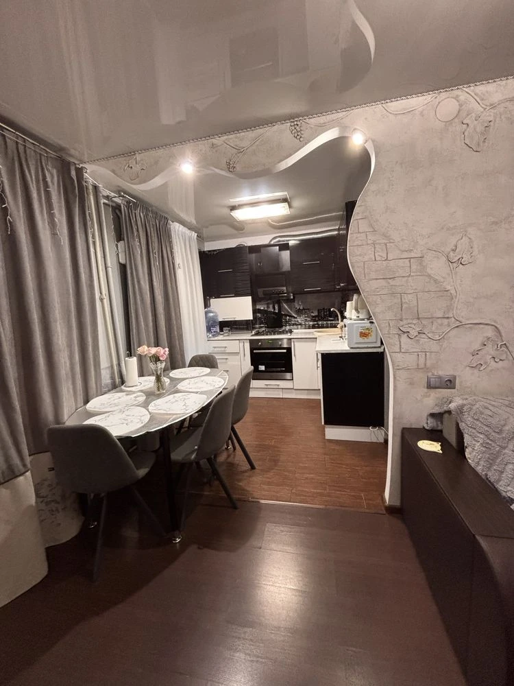 Selling a 3-bedroom apartment