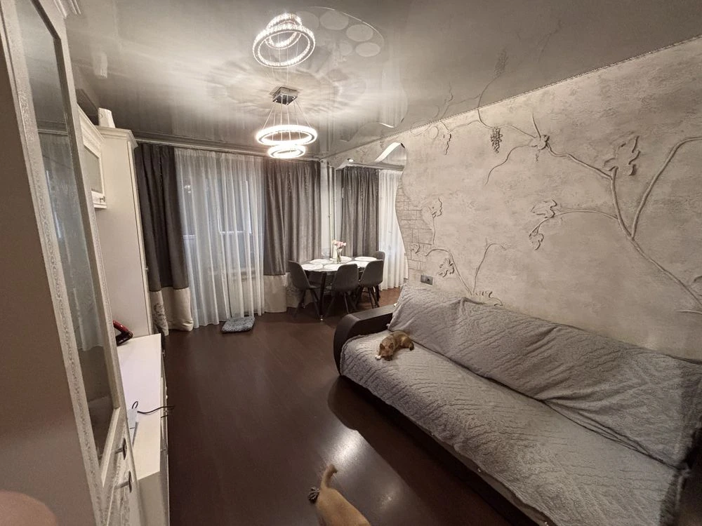 Selling a 3-bedroom apartment