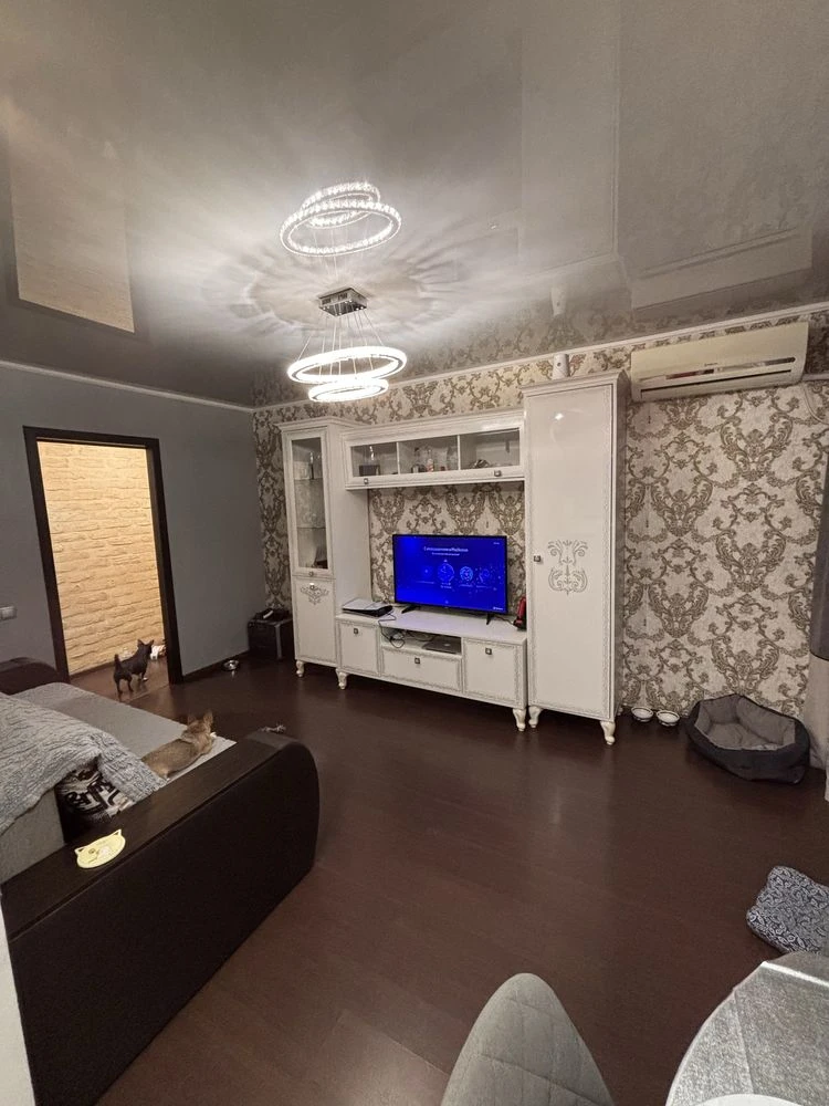 Selling a 3-bedroom apartment