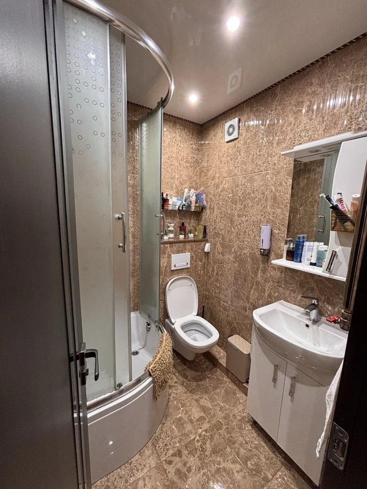 Selling a 3-bedroom apartment