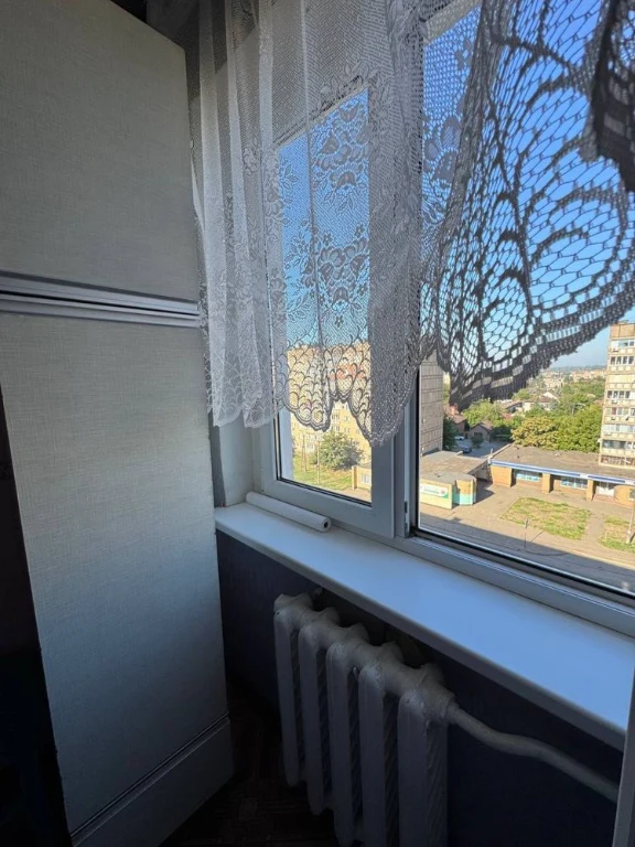 DZHERZHINKA, 74 Het'manska Street, for sale: a clean and bright 2-room apartment