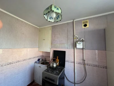 Киев, Гетьманская 74, продается светлая и чистая 2-комнатная квартира
