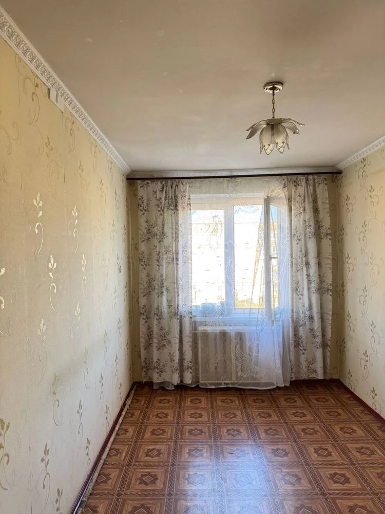 Киев, Гетьманская 74, продается светлая и чистая 2-комнатная квартира