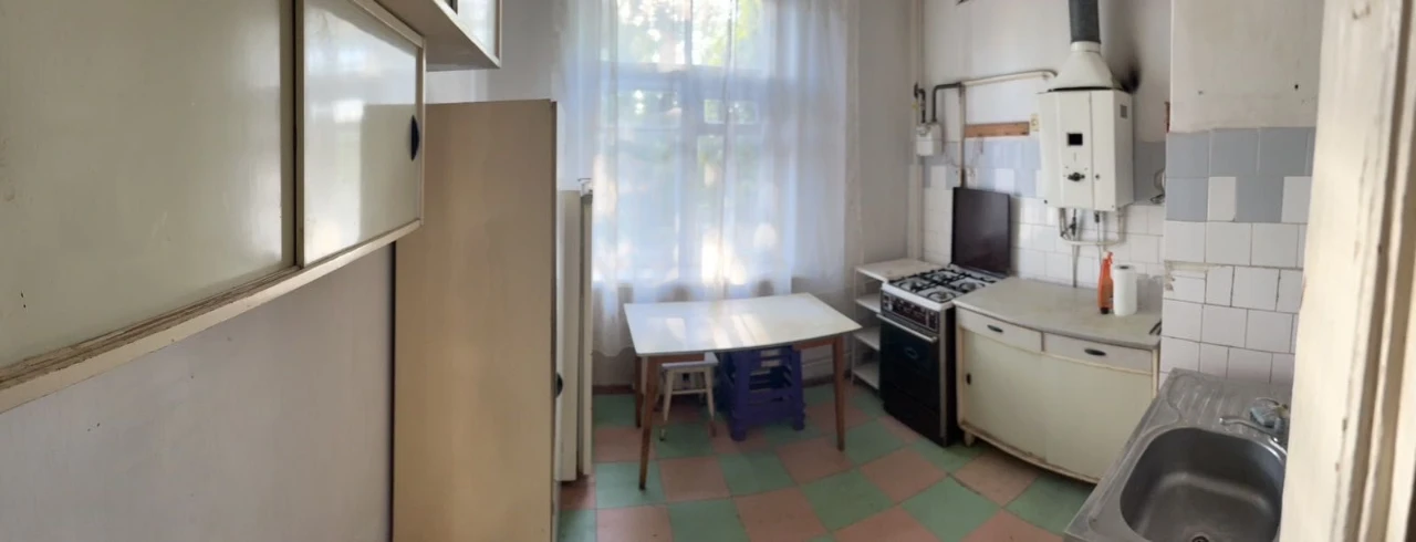 Продажа трехкомнатной квартиры+сарай