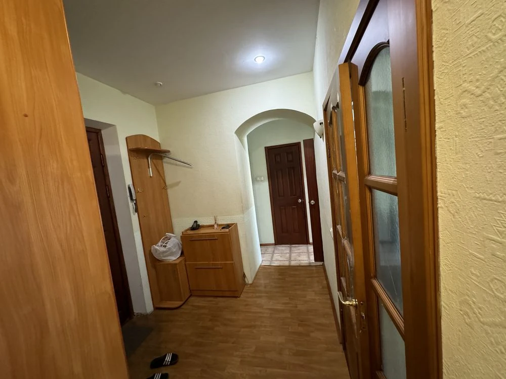 Продам 2 комнатную квартиру сталинку в центре города район м