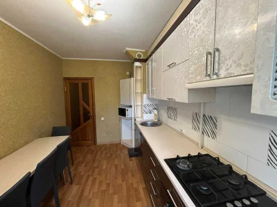Продаж просторої трикімнатній квартири в Центрально-міському