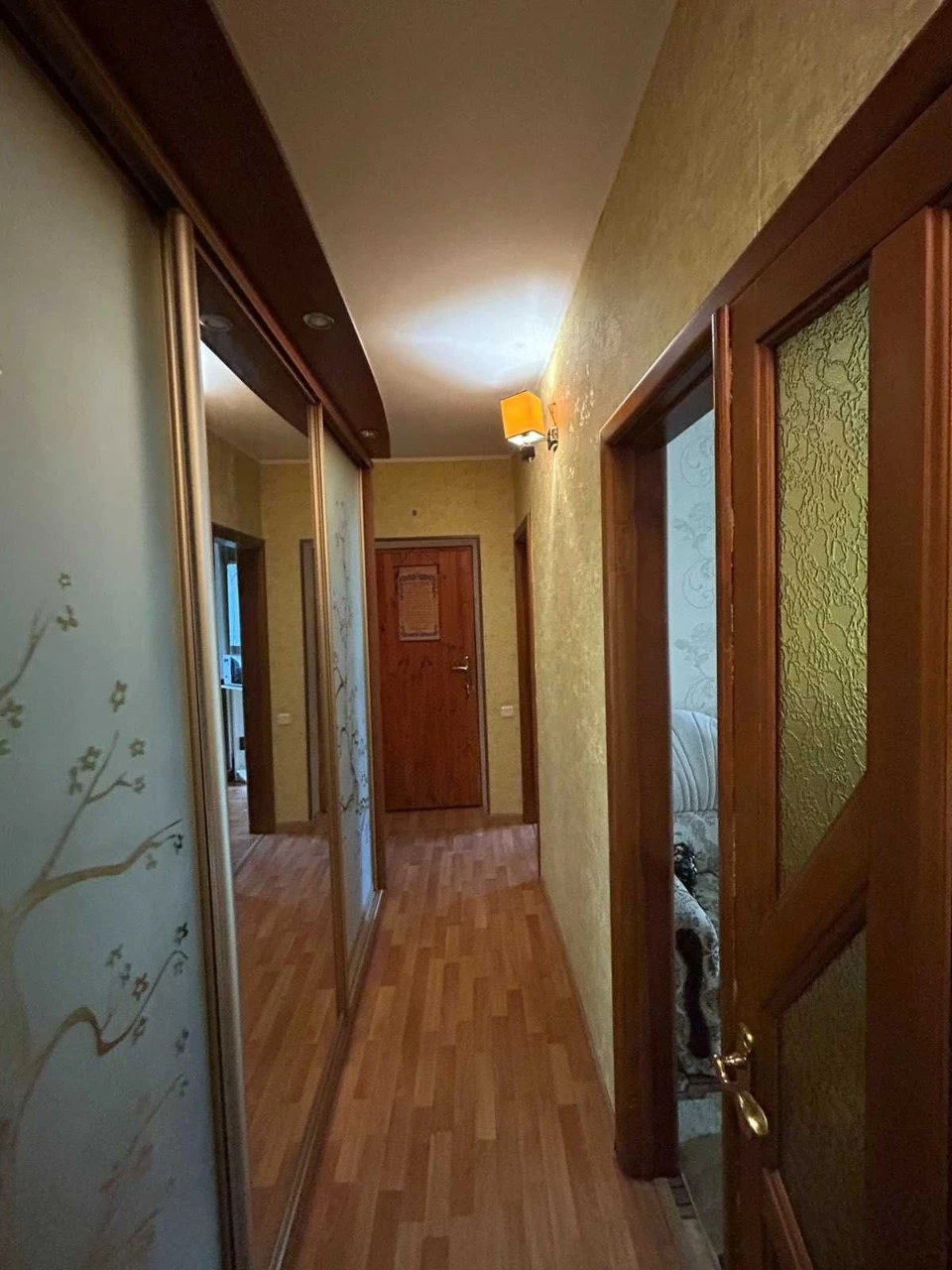 Продаж просторої трикімнатній квартири в Центрально-міському