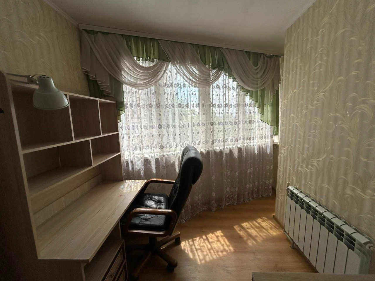 Продаж просторої трикімнатній квартири в Центрально-міському