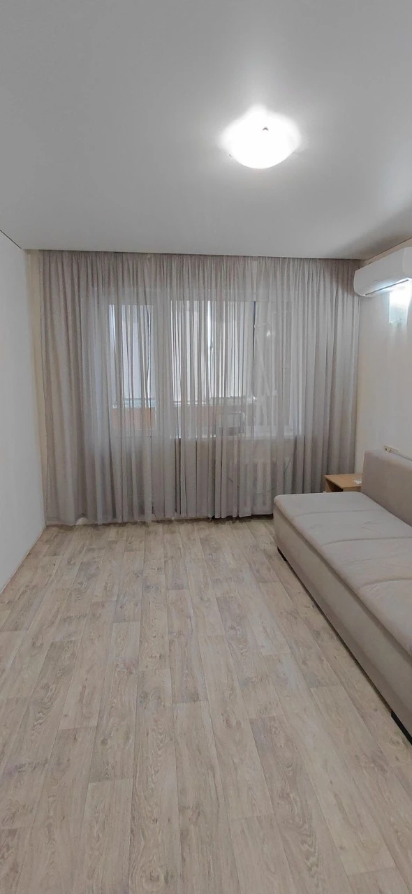 Sale of a 3-room apartment, Ukraine, Spasivska Street (Spaska), 5/5, apartment in OSBB, roof in perfect condition, between panel seams made. Apartment for sale with a modern renovation in 2022. Floor-to-ceiling windows, 2 balconies, pipes, copper wiring (voltage stabilizers), suspended ceiling, vinyl flooring throughout the apartment, bathroom, kitchen with tile, underfloor heating, bathroom, toilet. New owners will remain furniture, appliances (induction hob, oven, refrigerator, washing machine, 100 liter boiler, air conditioner). Documents ready for sale, apartment without debts or problems. Working under the "RECOVERY" program. Apartment for sale in an area with developed infrastructure. Nearby: 2-ATB, shopping complex "Prospect", VARUS, Comfi, market "Yulienska", banks, pharmacies, clinic, 5-hospital, kindergarten, 21-school, playground, park, river, public transport stop in any direction. Additional information about public transport. Viewing at any convenient time for you. Serious buyers only, negotiable price.