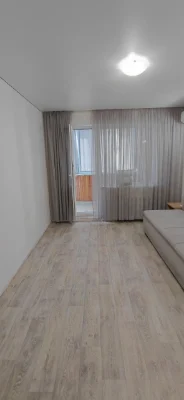 Sale of a 3-room apartment, Ukraine, Spasivska Street (Spaska), 5/5, apartment in OSBB, roof in perfect condition, between panel seams made. Apartment for sale with a modern renovation in 2022. Floor-to-ceiling windows, 2 balconies, pipes, copper wiring (voltage stabilizers), suspended ceiling, vinyl flooring throughout the apartment, bathroom, kitchen with tile, underfloor heating, bathroom, toilet. New owners will remain furniture, appliances (induction hob, oven, refrigerator, washing machine, 100 liter boiler, air conditioner). Documents ready for sale, apartment without debts or problems. Working under the "RECOVERY" program. Apartment for sale in an area with developed infrastructure. Nearby: 2-ATB, shopping complex "Prospect", VARUS, Comfi, market "Yulienska", banks, pharmacies, clinic, 5-hospital, kindergarten, 21-school, playground, park, river, public transport stop in any direction. Additional information about public transport. Viewing at any convenient time for you. Serious buyers only, negotiable price.