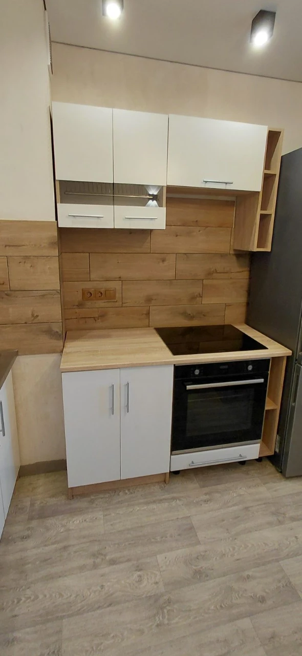 Sale of a 3-room apartment, Ukraine, Spasivska Street (Spaska), 5/5, apartment in OSBB, roof in perfect condition, between panel seams made. Apartment for sale with a modern renovation in 2022. Floor-to-ceiling windows, 2 balconies, pipes, copper wiring (voltage stabilizers), suspended ceiling, vinyl flooring throughout the apartment, bathroom, kitchen with tile, underfloor heating, bathroom, toilet. New owners will remain furniture, appliances (induction hob, oven, refrigerator, washing machine, 100 liter boiler, air conditioner). Documents ready for sale, apartment without debts or problems. Working under the "RECOVERY" program. Apartment for sale in an area with developed infrastructure. Nearby: 2-ATB, shopping complex "Prospect", VARUS, Comfi, market "Yulienska", banks, pharmacies, clinic, 5-hospital, kindergarten, 21-school, playground, park, river, public transport stop in any direction. Additional information about public transport. Viewing at any convenient time for you. Serious buyers only, negotiable price.
