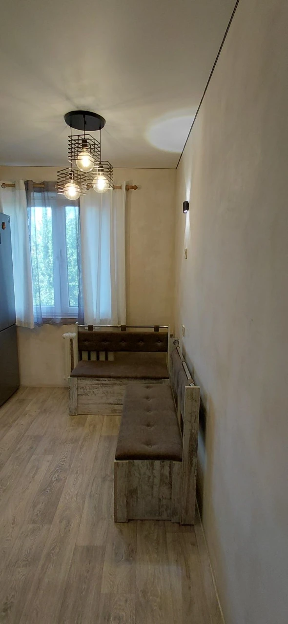 Sale of a 3-room apartment, Ukraine, Spasivska Street (Spaska), 5/5, apartment in OSBB, roof in perfect condition, between panel seams made. Apartment for sale with a modern renovation in 2022. Floor-to-ceiling windows, 2 balconies, pipes, copper wiring (voltage stabilizers), suspended ceiling, vinyl flooring throughout the apartment, bathroom, kitchen with tile, underfloor heating, bathroom, toilet. New owners will remain furniture, appliances (induction hob, oven, refrigerator, washing machine, 100 liter boiler, air conditioner). Documents ready for sale, apartment without debts or problems. Working under the "RECOVERY" program. Apartment for sale in an area with developed infrastructure. Nearby: 2-ATB, shopping complex "Prospect", VARUS, Comfi, market "Yulienska", banks, pharmacies, clinic, 5-hospital, kindergarten, 21-school, playground, park, river, public transport stop in any direction. Additional information about public transport. Viewing at any convenient time for you. Serious buyers only, negotiable price.