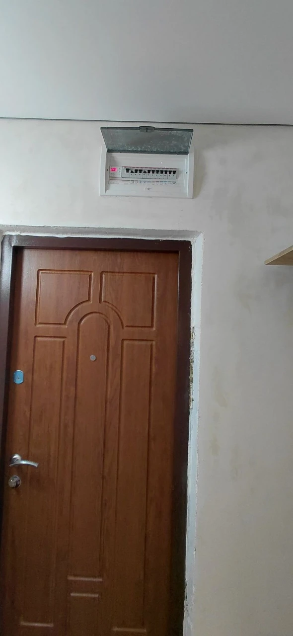 Sale of a 3-room apartment, Ukraine, Spasivska Street (Spaska), 5/5, apartment in OSBB, roof in perfect condition, between panel seams made. Apartment for sale with a modern renovation in 2022. Floor-to-ceiling windows, 2 balconies, pipes, copper wiring (voltage stabilizers), suspended ceiling, vinyl flooring throughout the apartment, bathroom, kitchen with tile, underfloor heating, bathroom, toilet. New owners will remain furniture, appliances (induction hob, oven, refrigerator, washing machine, 100 liter boiler, air conditioner). Documents ready for sale, apartment without debts or problems. Working under the "RECOVERY" program. Apartment for sale in an area with developed infrastructure. Nearby: 2-ATB, shopping complex "Prospect", VARUS, Comfi, market "Yulienska", banks, pharmacies, clinic, 5-hospital, kindergarten, 21-school, playground, park, river, public transport stop in any direction. Additional information about public transport. Viewing at any convenient time for you. Serious buyers only, negotiable price.