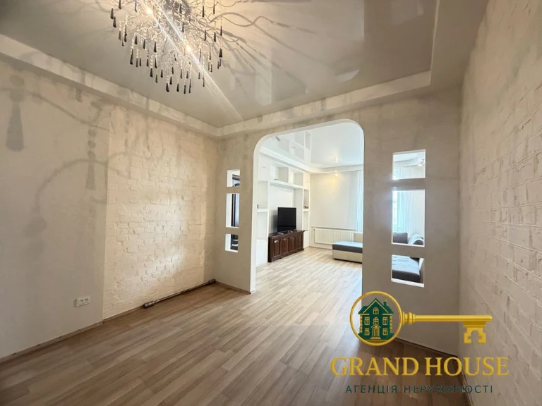 Sale of a luxurious 3-room apartment with autonomous gas heating