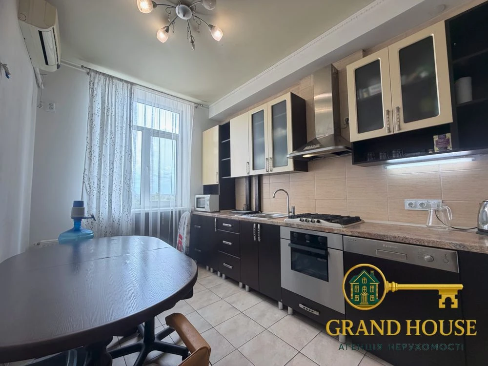 Sale of a luxurious 3-room apartment with autonomous gas heating