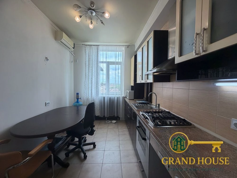 Sale of a luxurious 3-room apartment with autonomous gas heating