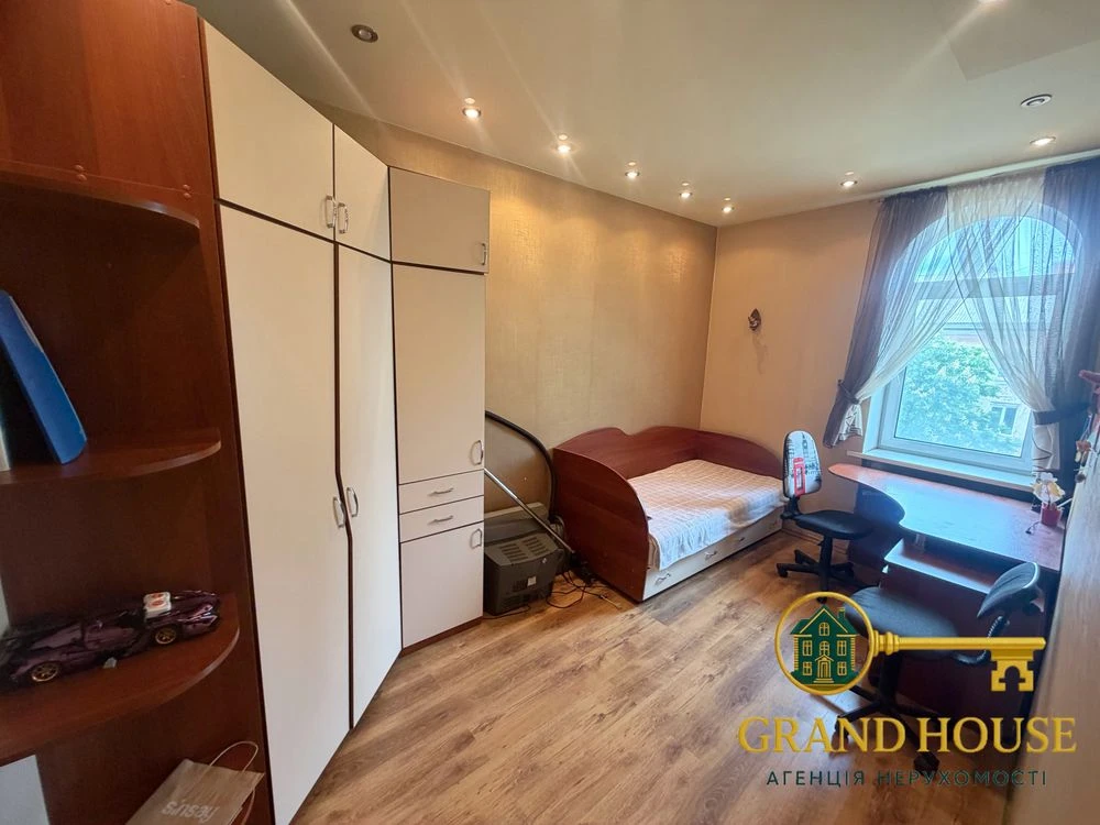 Sale of a luxurious 3-room apartment with autonomous gas heating