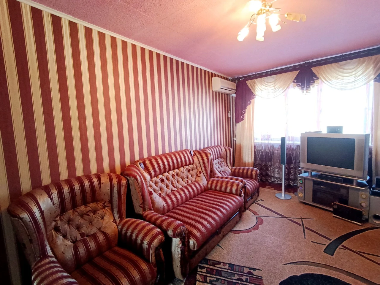 Продам 3 -х комнатную квартиру на Дружбе ул. Мухина 4
