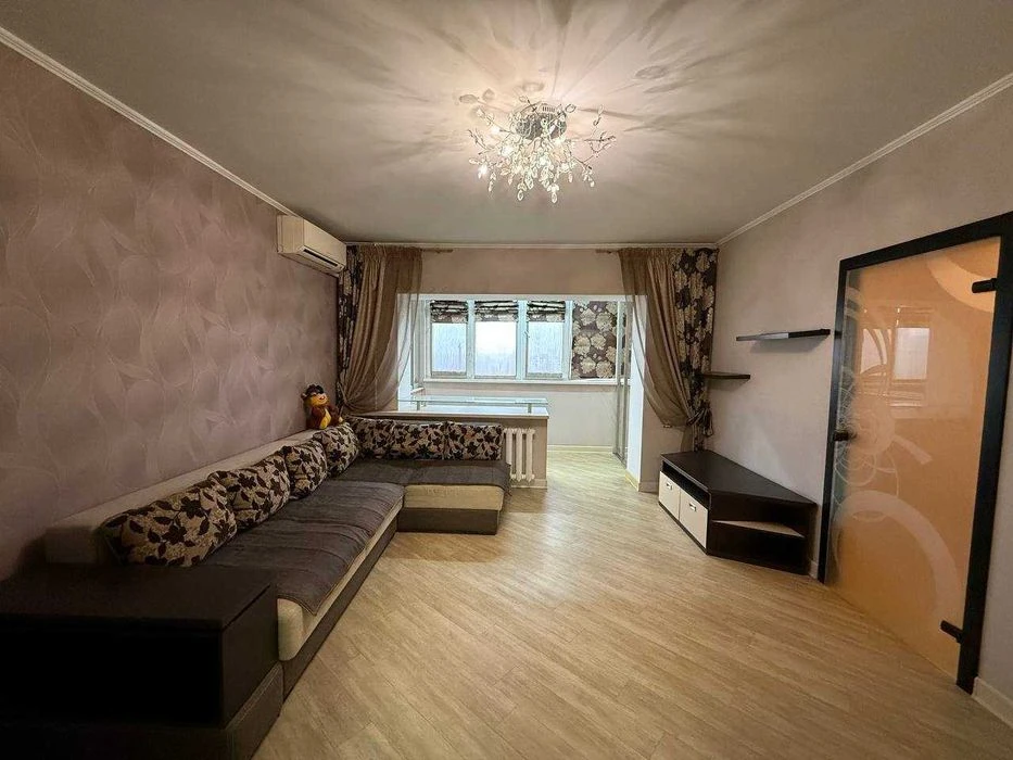 State programs 4-room apartment on the 4th floor. B. Fontana.