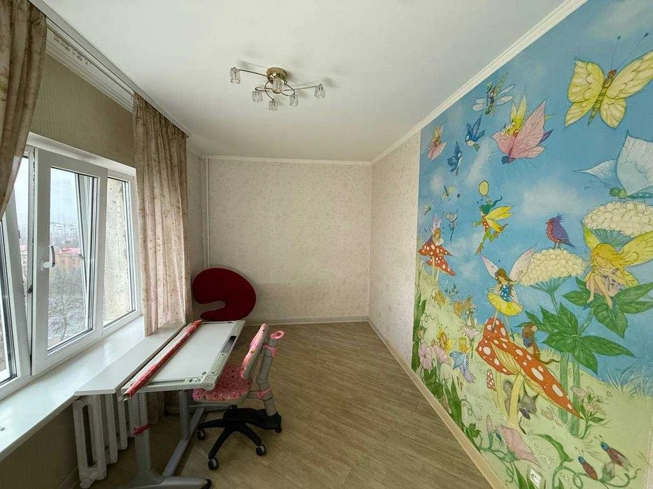 State programs 4-room apartment on the 4th floor. B. Fontana.