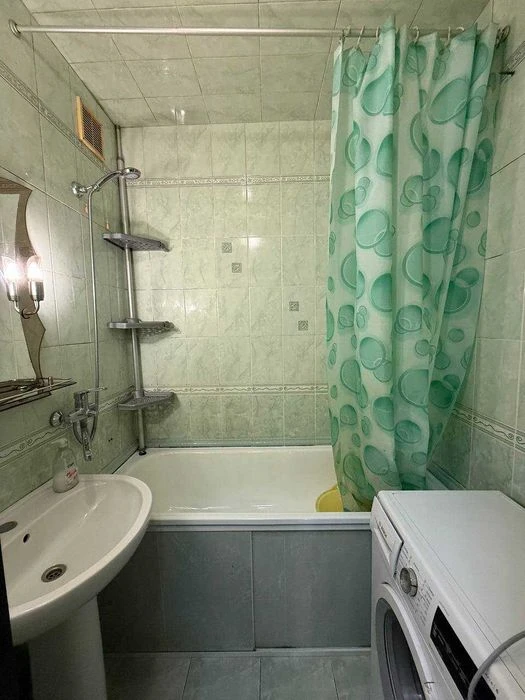State programs 4-room apartment on the 4th floor. B. Fontana.