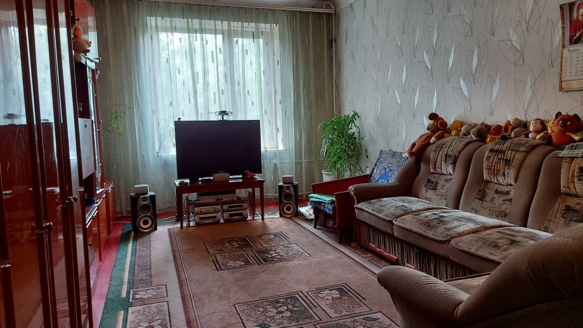 Spacious Stalinist-era apartment on Red Street