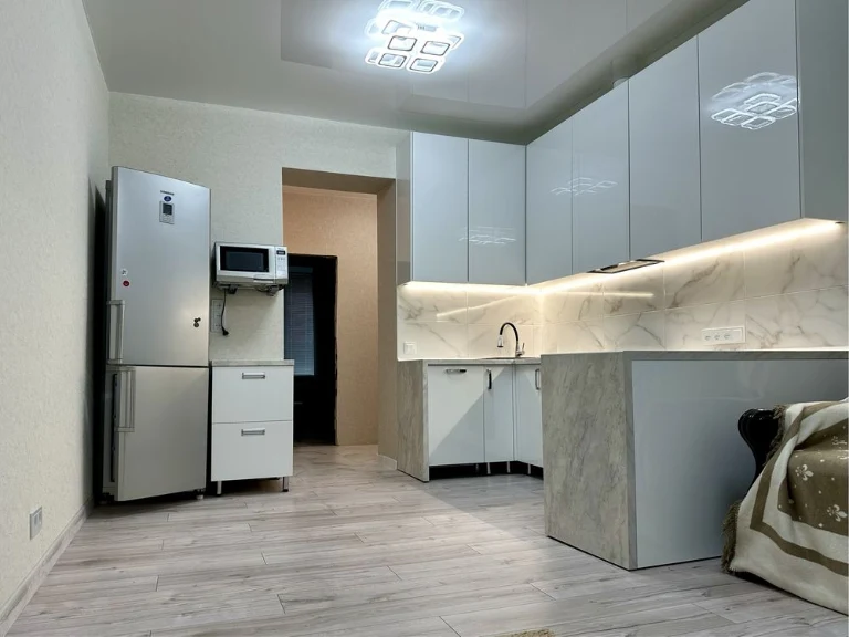 Lovely 3-room apartment in District 44, Lysyaka, no corner