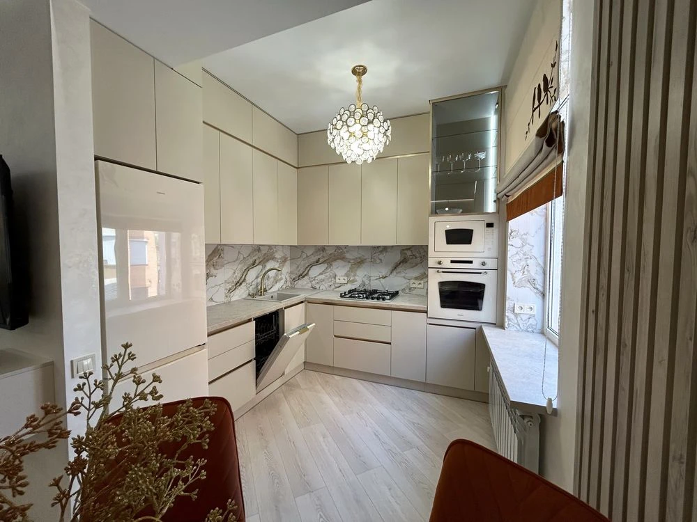 For Sale: Luxurious 2-room apartment in the heart of Kryvyi Rih