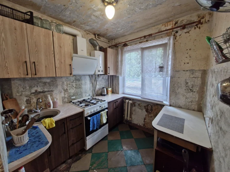 Sale of a 4-room apartment. Military Town 33.