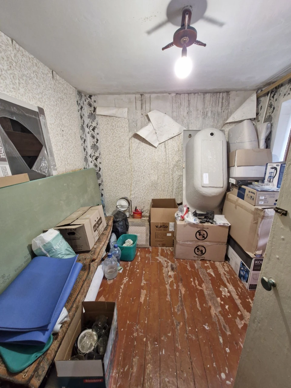 Продажа 4-комнатной квартиры. Военный городок 33.