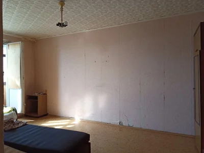 One-bedroom apartment on Solnechnom, 14th floor, for renovation.