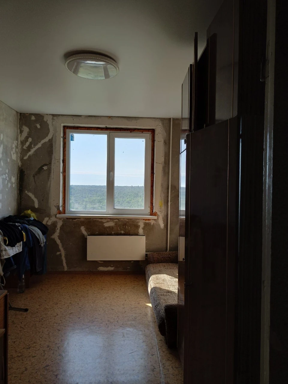One-bedroom apartment on Solnechnom, 14th floor, for renovation.