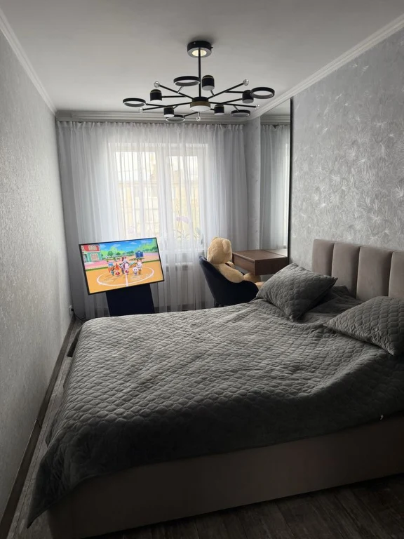 For sale, a 3-room apartment with a cellar in the courtyard