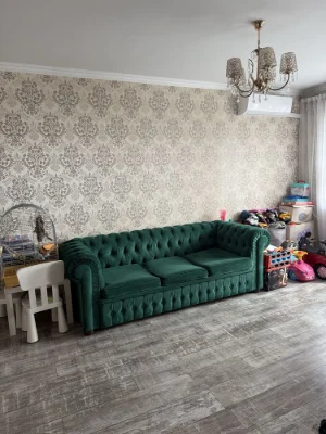 For sale, a 3-room apartment with a cellar in the courtyard