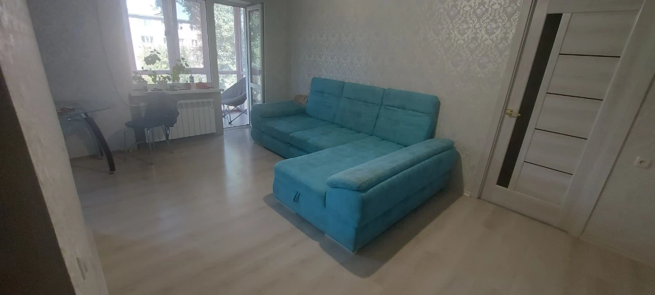 Продається 2-кімнатна квартира, студія, 2-кімнатна, французький балкон